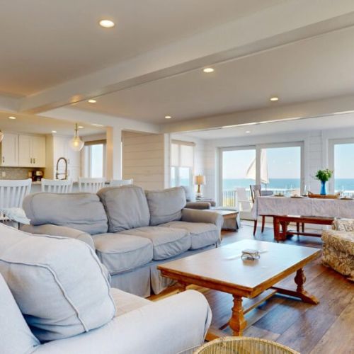 Living area | kitchen island | 4 chairs