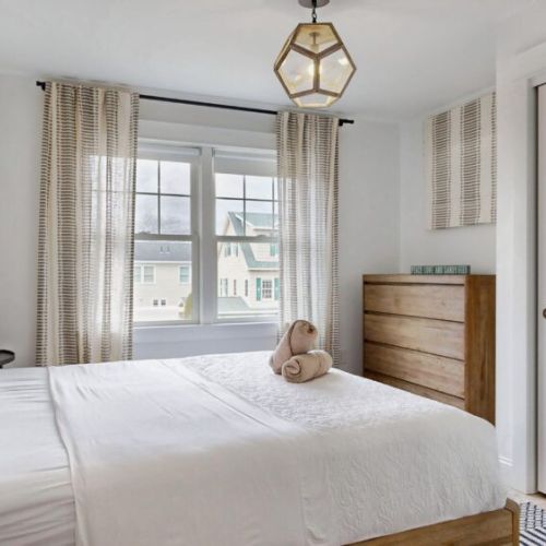 Second floor| king bed