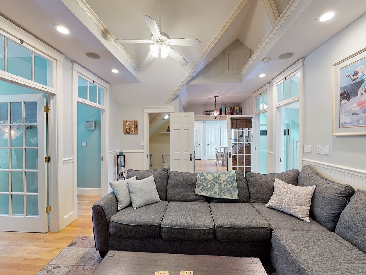 Bungalow at Pine Point Grill Bayley Vacation Rentals